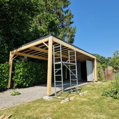 Fabrication et pose d'un carport avec tôles imitation tuiles