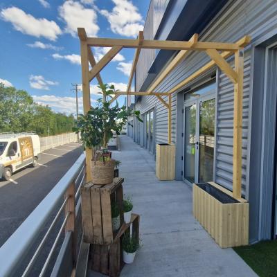 Création et pose d'une pergola Avenue des fleurs